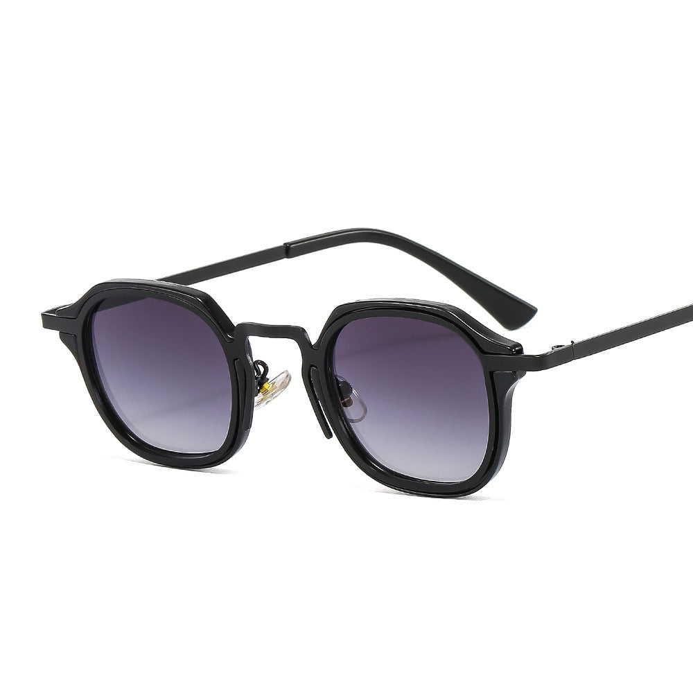 Óculos de sol modelo retro com lentes transparentes e coloridas cor roxo degrade armação de metal fina muito leve cor preta 